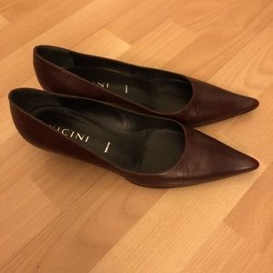Vicini maroon red pointy toed shoes